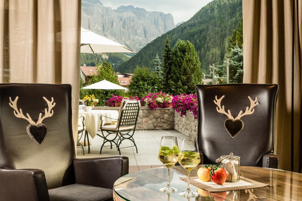 Hotel Dorfer Alpine&Charming Selva di Val Gardena Exterior foto